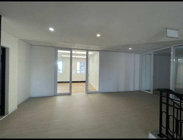 377M² OFFICE TO LET IN BRYANSTON